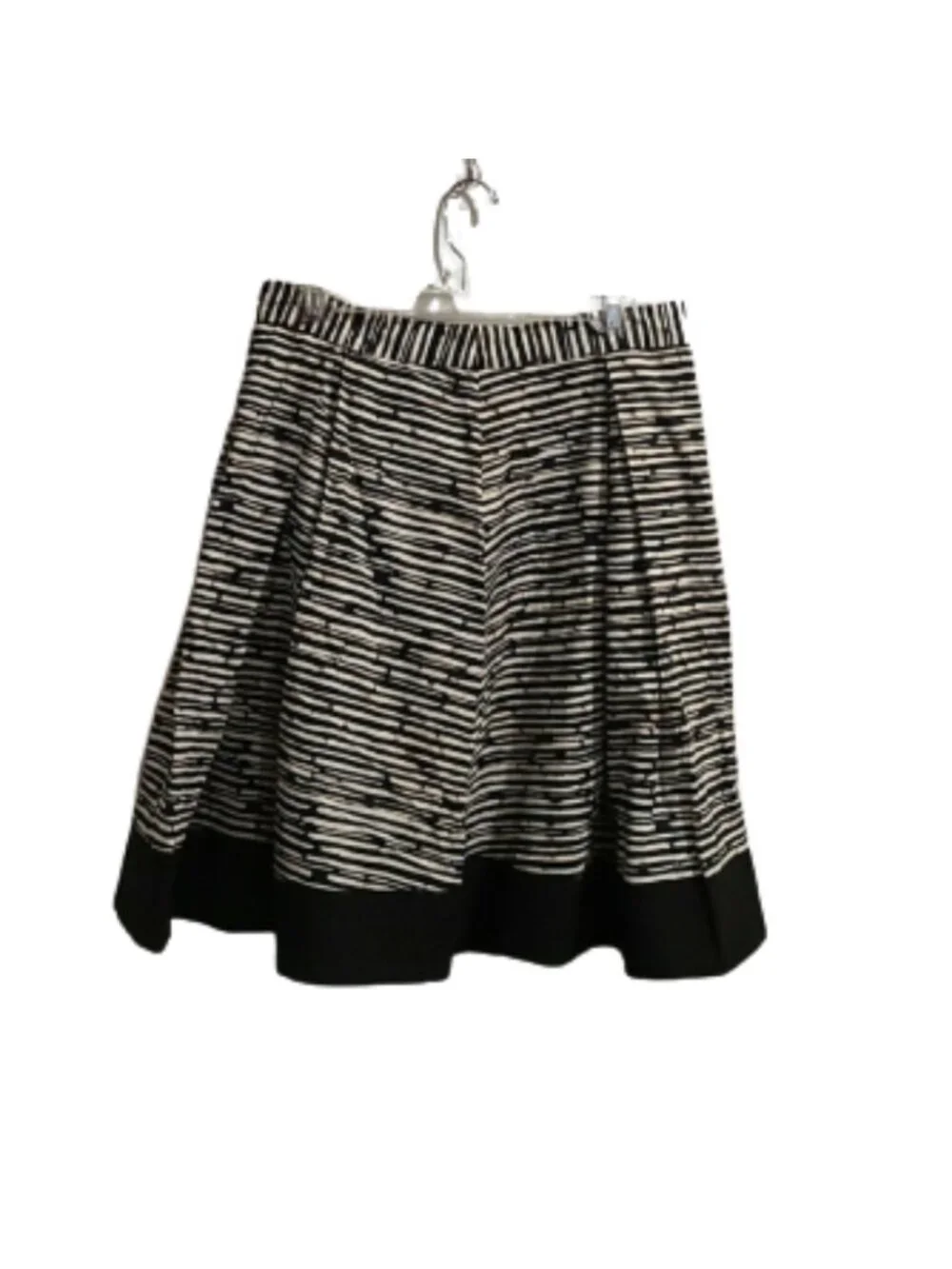 Vince Camuto black & cream pattern skirt